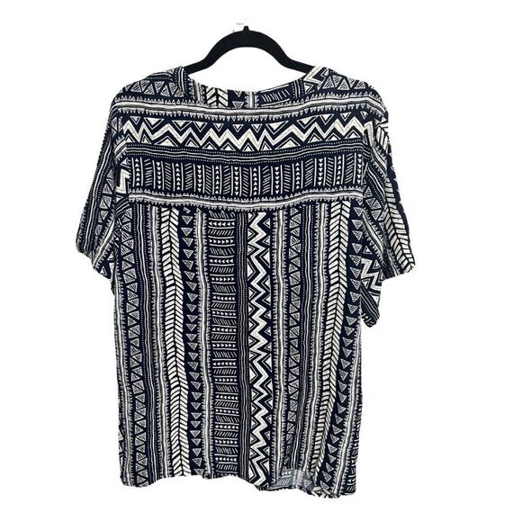 Bloomchic Geometric Print Top Navy - Picture 3 of 6